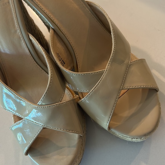 Kelsi Dagger 4 inch heels, slip on, size 8.5 - Picture 7 of 7